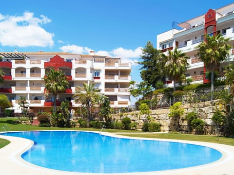 Water, Cloud, Sky, Building, Plant, Daytime, Swimming Pool, Blue, Azure, Tree