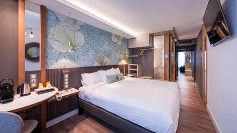 Suite, 1 King Bed with Sofa bed | Premium bedding, in-room safe, individually decorated