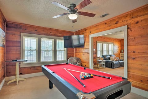 Lubbock Vacation Rental | 3BR | 2BA | 1,600 Sq Ft | Steps to Enter