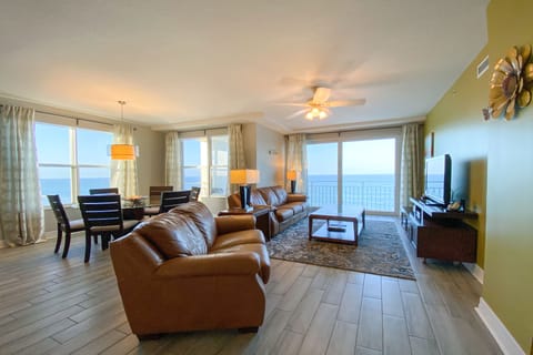 Living and Dining room area
