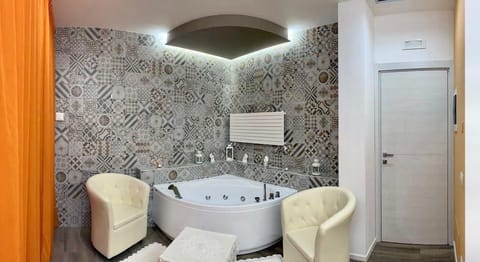 Superior Studio Suite | Private spa tub
