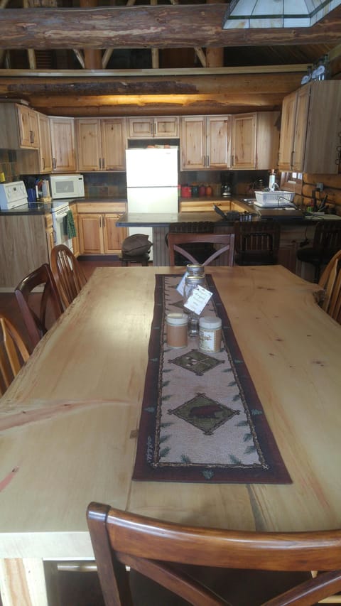 table that seats 6-8 ppl