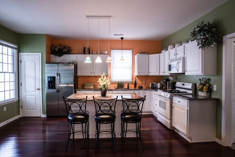 Gourmet Kitchen with Breakfast Bar
