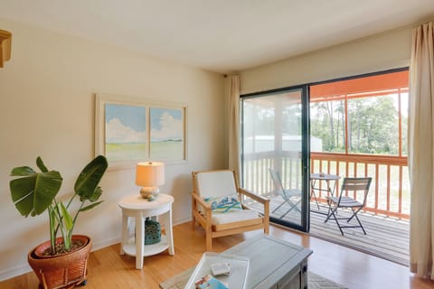 Living Area | Central A/C & Heating | Free WiFi | 4k Smart TV w/ Streaming