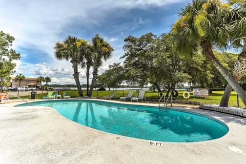 Community Amenities | 2 Pools