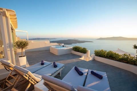 Large private terrace with private 6person jacuzzi and 180° views of the sunset 
