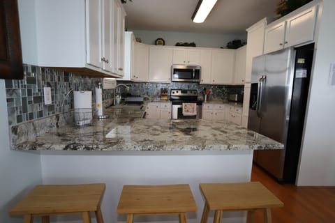 Beautiful level 5 granite with tons of counter space and cabinets.