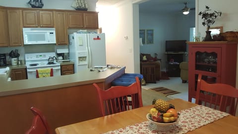 Butterfly Leaf Dining Table seats 6!