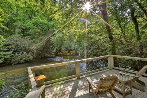 Rendezvous On The River