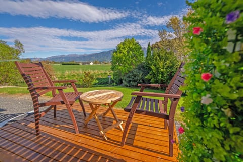 Comfort Suite, 1 King Bed, Mountain View | Terrace/patio