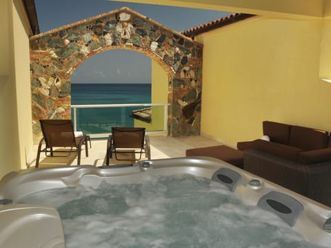 6 Person Roof Top Jacuzzi For a Shaded Retreat or Nightly Star Gazing 