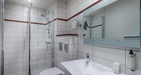 Superior Room, 1 Double Bed, Non Smoking (Larger Room;Twin bed on request) | Bathroom | Shower, hair dryer, towels