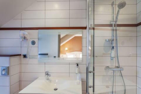 Superior Room, 1 Double Bed, Non Smoking (Larger Room;Twin bed on request) | Bathroom | Shower, hair dryer, towels