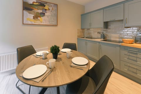 Deluxe Apartment, Ensuite | Dining