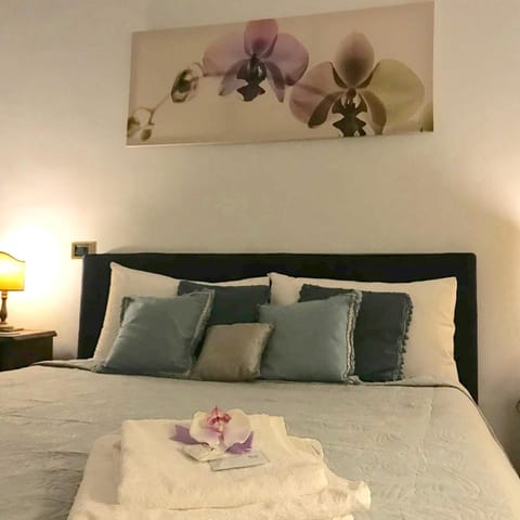 1 bedroom, desk, free WiFi, bed sheets