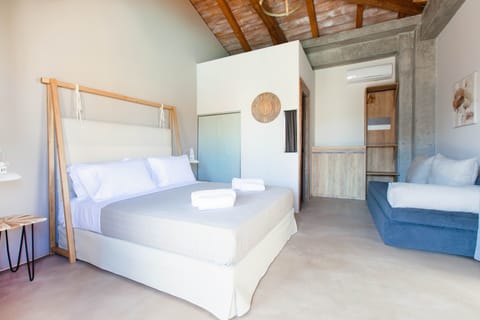 Junior Suite, Private Pool, Pool View | In-room safe, free WiFi, bed sheets