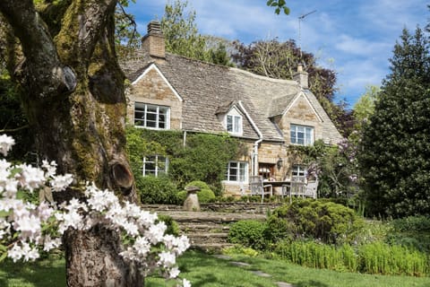 Top Cottage, in the picturesque Cotswold village of Upper Oddington