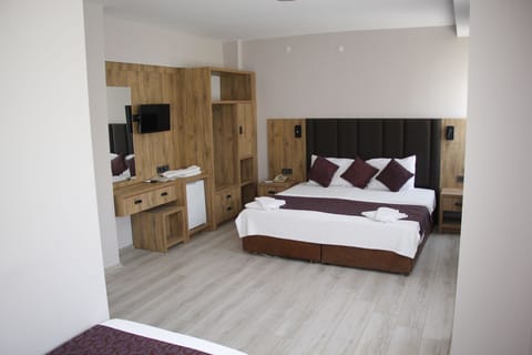 Family Room | Minibar, in-room safe, soundproofing, free WiFi