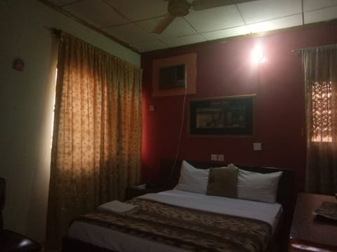 Standard Room | Desk, free WiFi, bed sheets