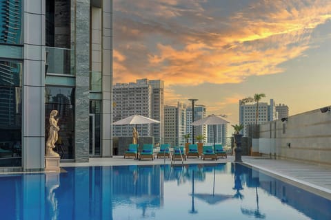 Outdoor pool, pool umbrellas, sun loungers