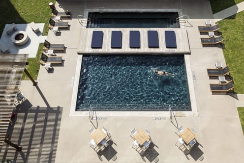 2 outdoor pools