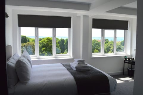 Premium bedding, iron/ironing board, free WiFi, bed sheets