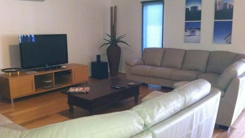 Open plan lounge, dining , kitchen