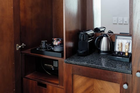 Plenty | Living area | TV, books