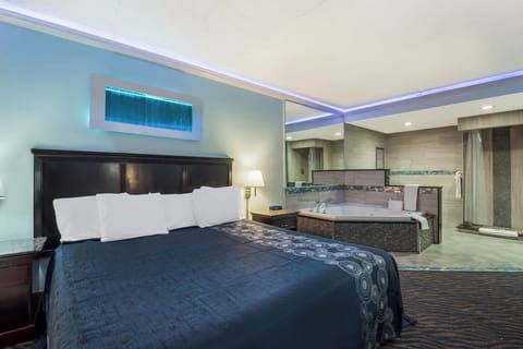 Room, 1 King Bed, Smoking, Jetted Tub | Desk, free WiFi, bed sheets