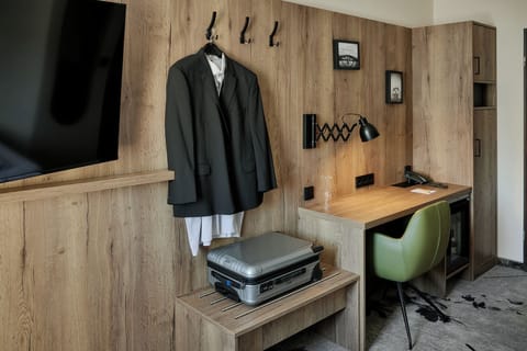 Comfort Single Room, 1 Large Twin Bed, Non Smoking, Courtyard View | Hypo-allergenic bedding, blackout drapes, soundproofing, free WiFi