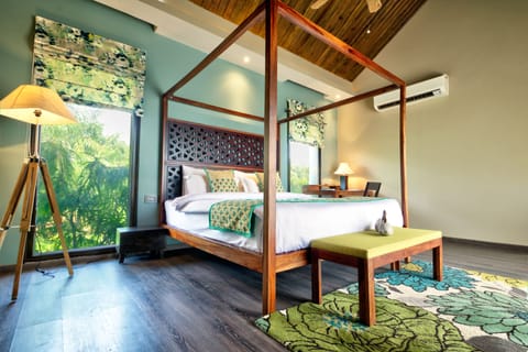 In-room safe, desk, blackout drapes, soundproofing