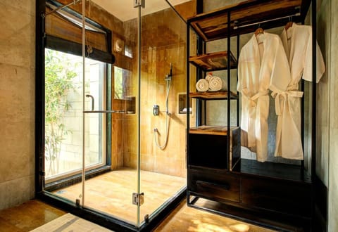 Royal Room | In-room safe, desk, blackout drapes, soundproofing