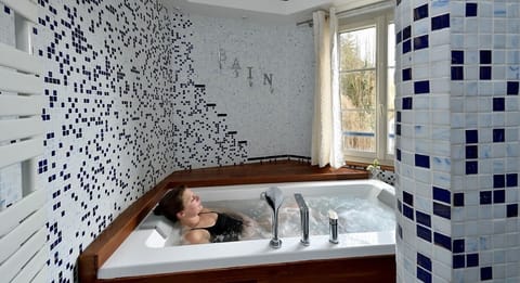 Quadruple Room, Ensuite (Bleu Atlantique) | 1 bedroom