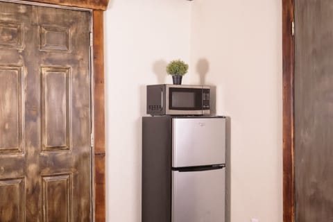 Room, 2 Queen Beds | Room amenity