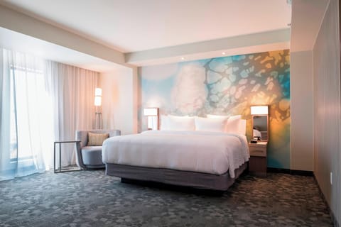 Room, 1 King Bed | In-room safe, desk, soundproofing, iron/ironing board