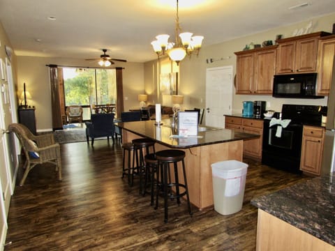 Condo, 3 Bedrooms | Private kitchen | Fridge, microwave, oven, dishwasher