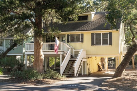 550 Tarpon Pond is a  2 bedroom, 2 bath, plus a loft  cottage.