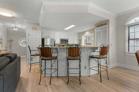 Counter seating for 4