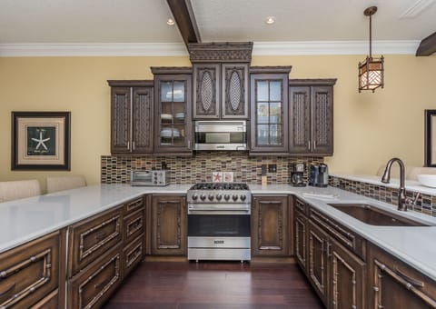 Fully equipped kitchen with stainless steel appliances and granite counter tops.