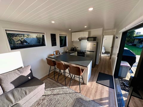 Comfort Cottage, 1 Bedroom, Non Smoking, Kitchen | Private kitchen | Full-size fridge, microwave, oven, stovetop