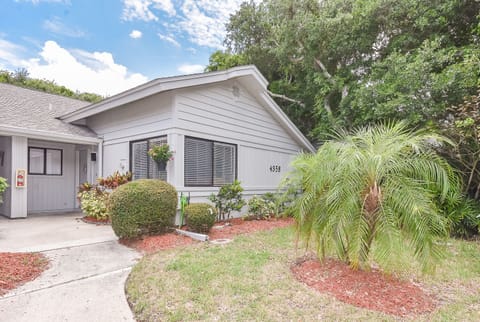 The front entrance to this New Smyrna Beach villa