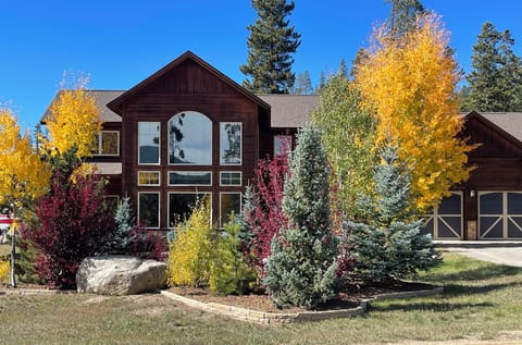 Experience the beauty of the Rocky Mountains from this spacious home