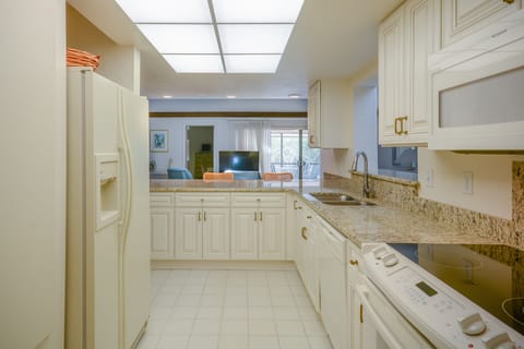 Fully equipped kitchen of this villa in New Smyrna Beach with access into the morning room and modern amenities.