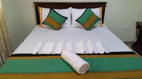 Double Room | 1 bedroom, in-room safe, desk, iron/ironing board