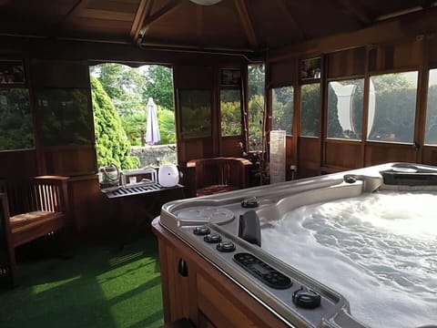 Classic Double Room, Ensuite, Garden View (Fleur de LOTUS) | Spa | Hot tub