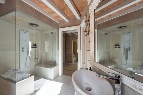 1 bedroom, minibar, in-room safe, desk