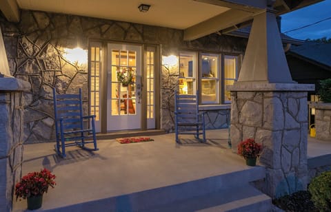 Your beautiful Tennessee fieldstone vacation home welcomes you!