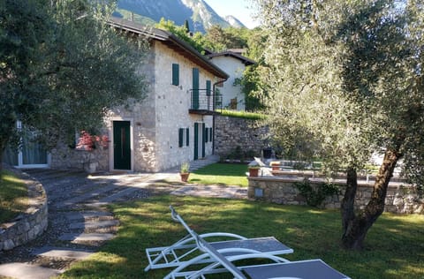 63962583-f65e-45e8-a627-c532a55fda98