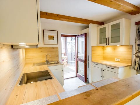 Room, Countertop, Property, Ceiling, Building, Interior Design, Furniture, House, Floor, Cabinetry