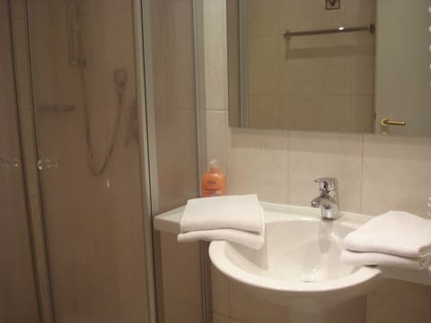 Double Room, Balcony | Bathroom | Shower, free toiletries, hair dryer